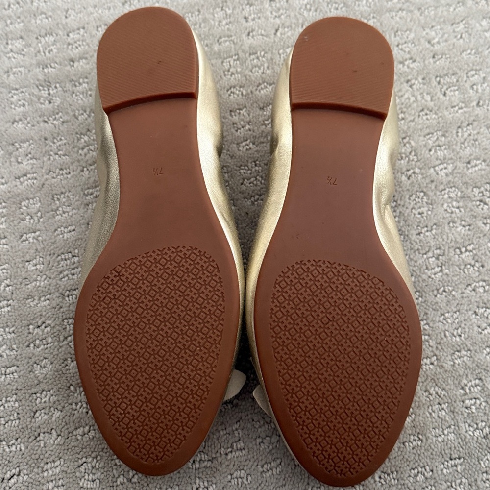 New Tory Burch Blossom Metallic Gold Ballet Flats with Floral Accents 7.5 - Picture 3 of 4